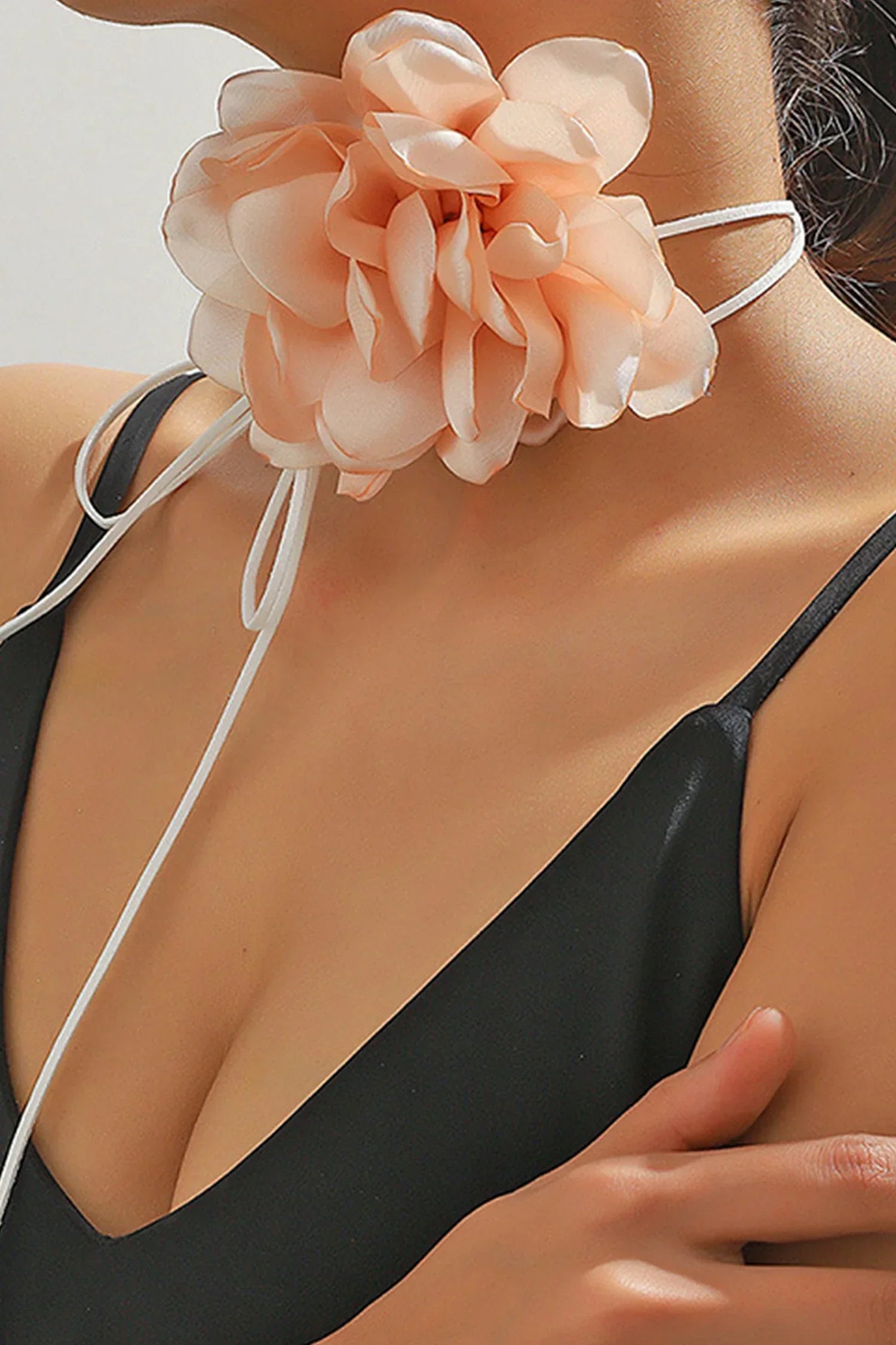 Brinny – Übergroßes Halsband mit Blumenmuster und Halskette