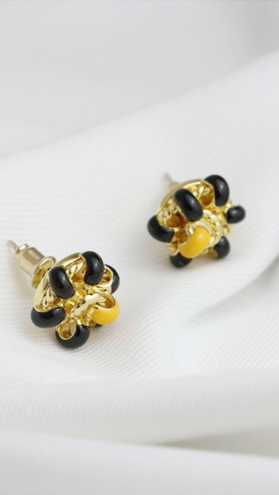 18K GOLD ENAMEL FLOWER EAR STUDS - BLACK
