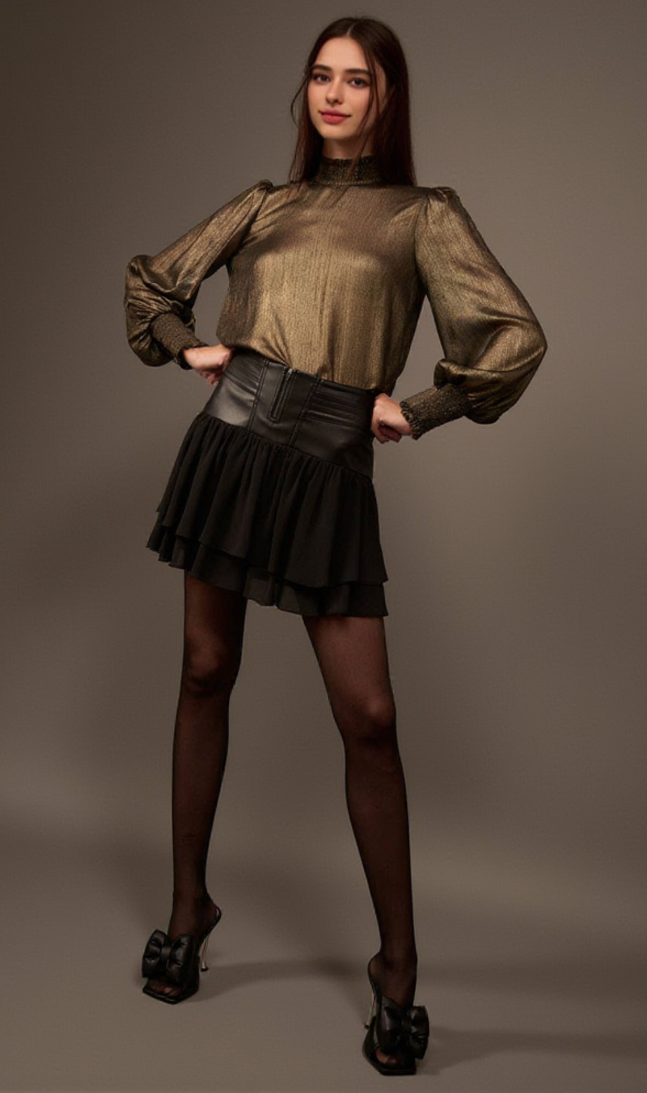 GOLDEN AGE METALLIC-TOP MIT BISCHOFÄRMELN UND STEHKRAGEN