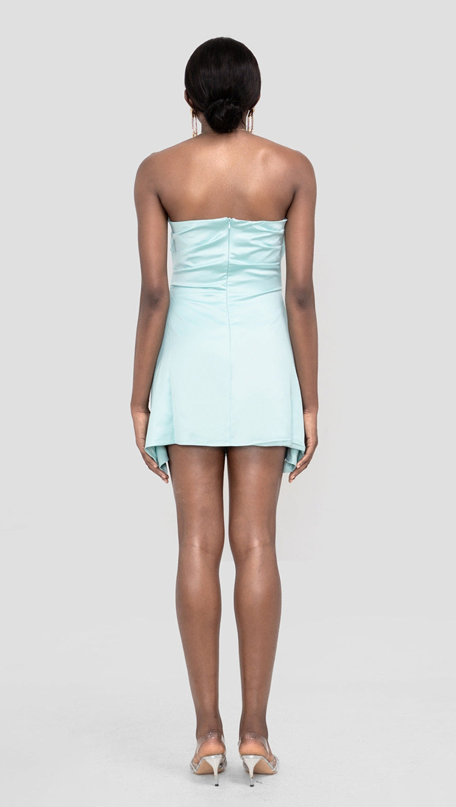 TRÄGERLOSES KORSETTKLEID IN GRÜN 