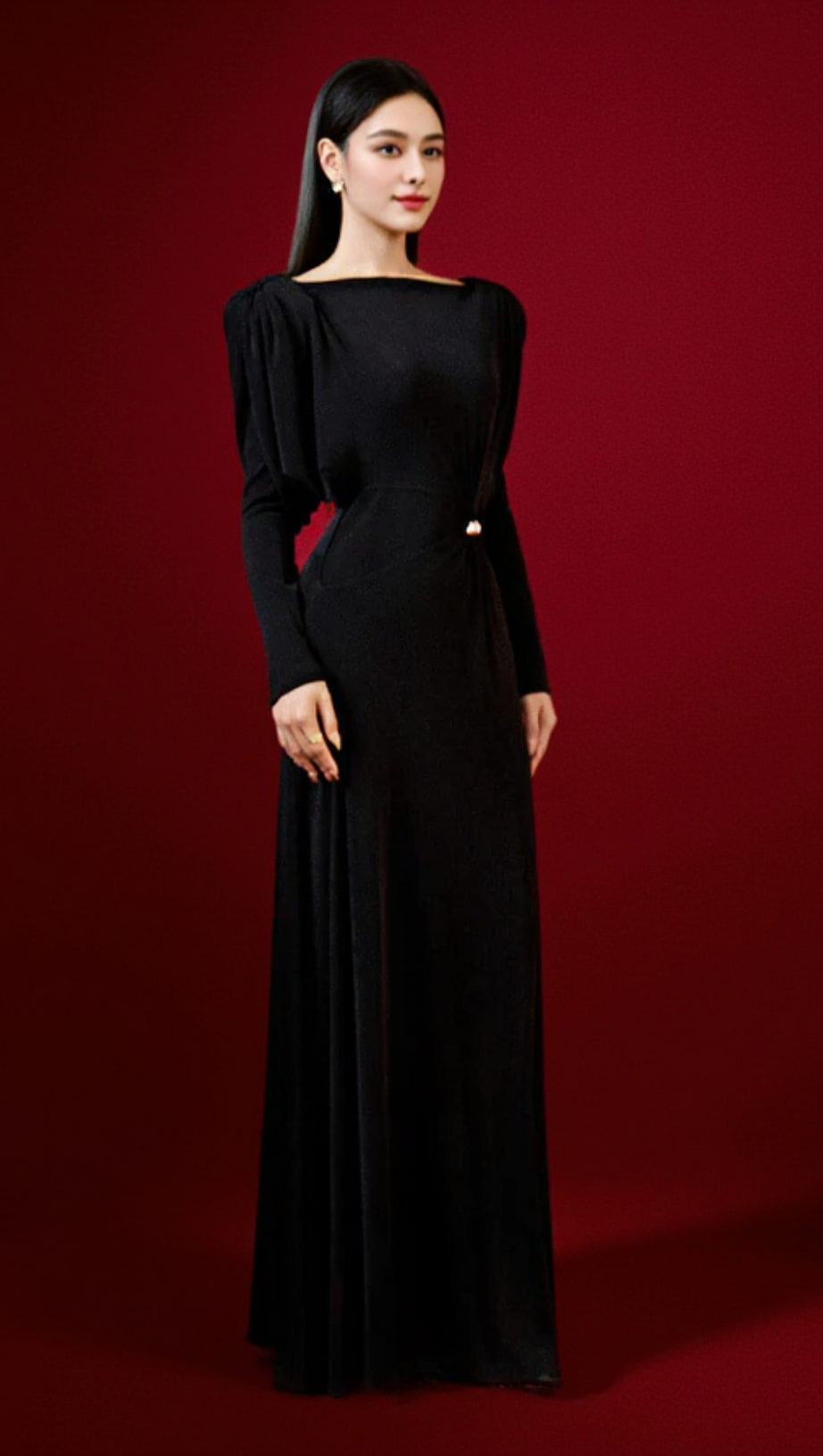 schwarzes, gerade geschnittenes Maxikleid aus Strickstoff mit U-Boot-Ausschnitt