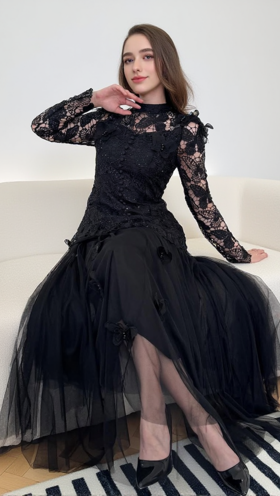 COMPLETO GONNA IN RETE CON RICAMI DI FIORI