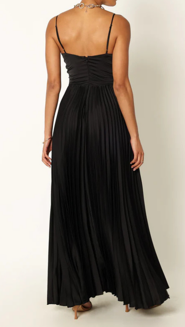 Plissiertes Maxikleid „Naira“ in Schwarz