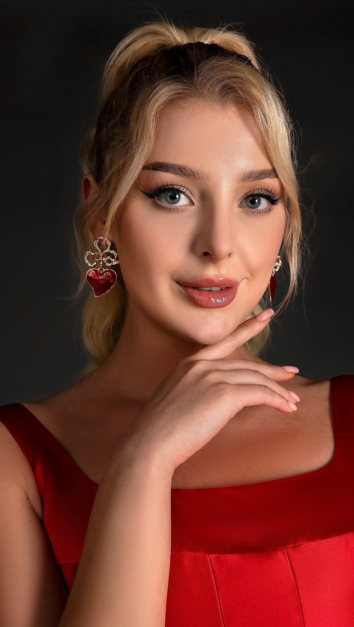AIIZIE MUSTELLI DIAMOND HEART EARRINGS - product image
