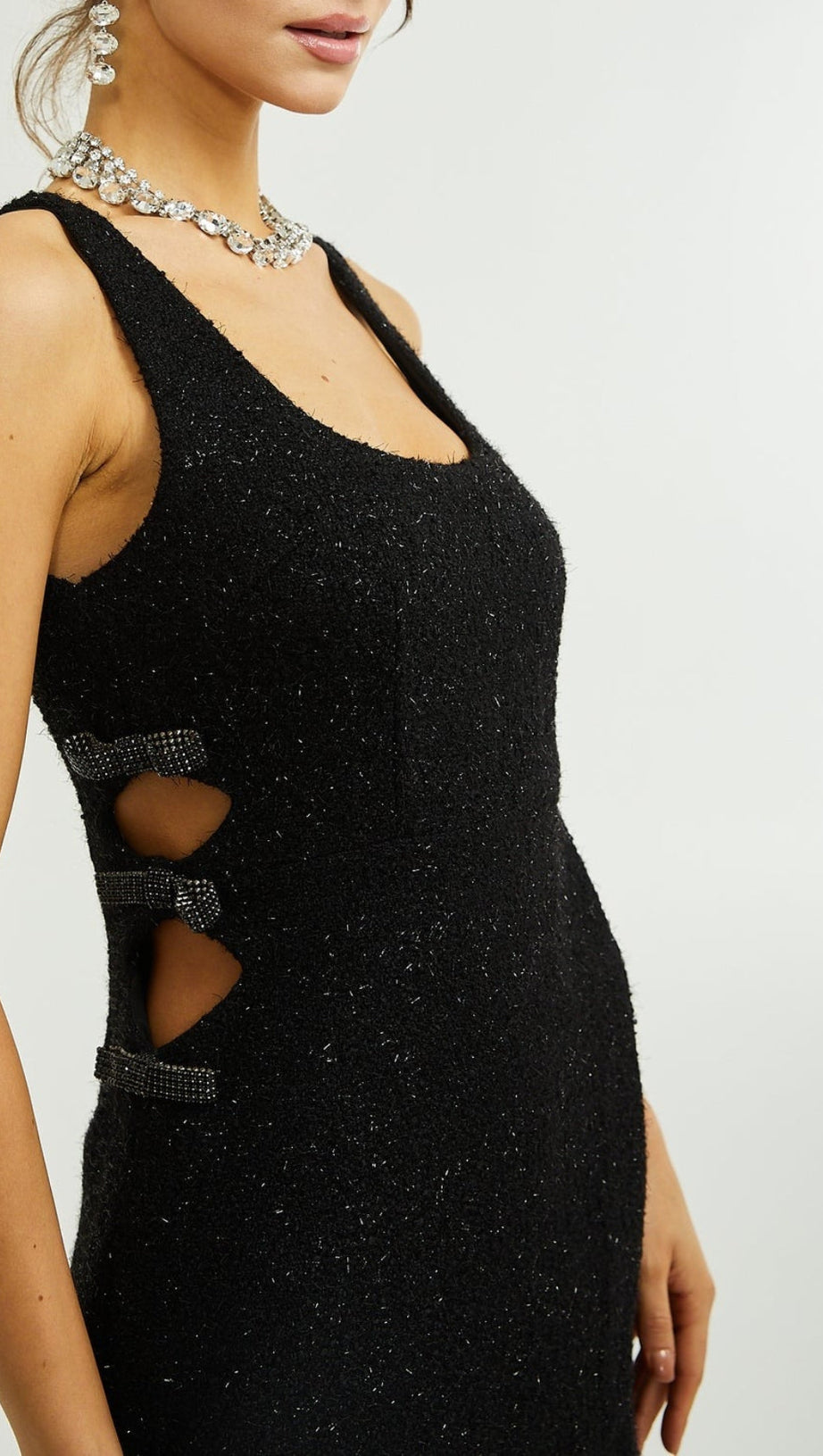 MINI ABITO NERO CON FIOCCO E TAGLIO