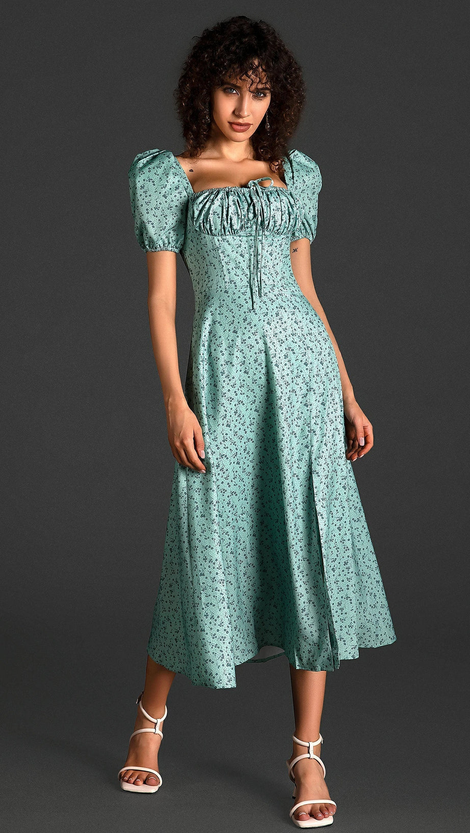 Diann – Geblümtes Kleid mit seitlichem Schlitz und Puffärmeln