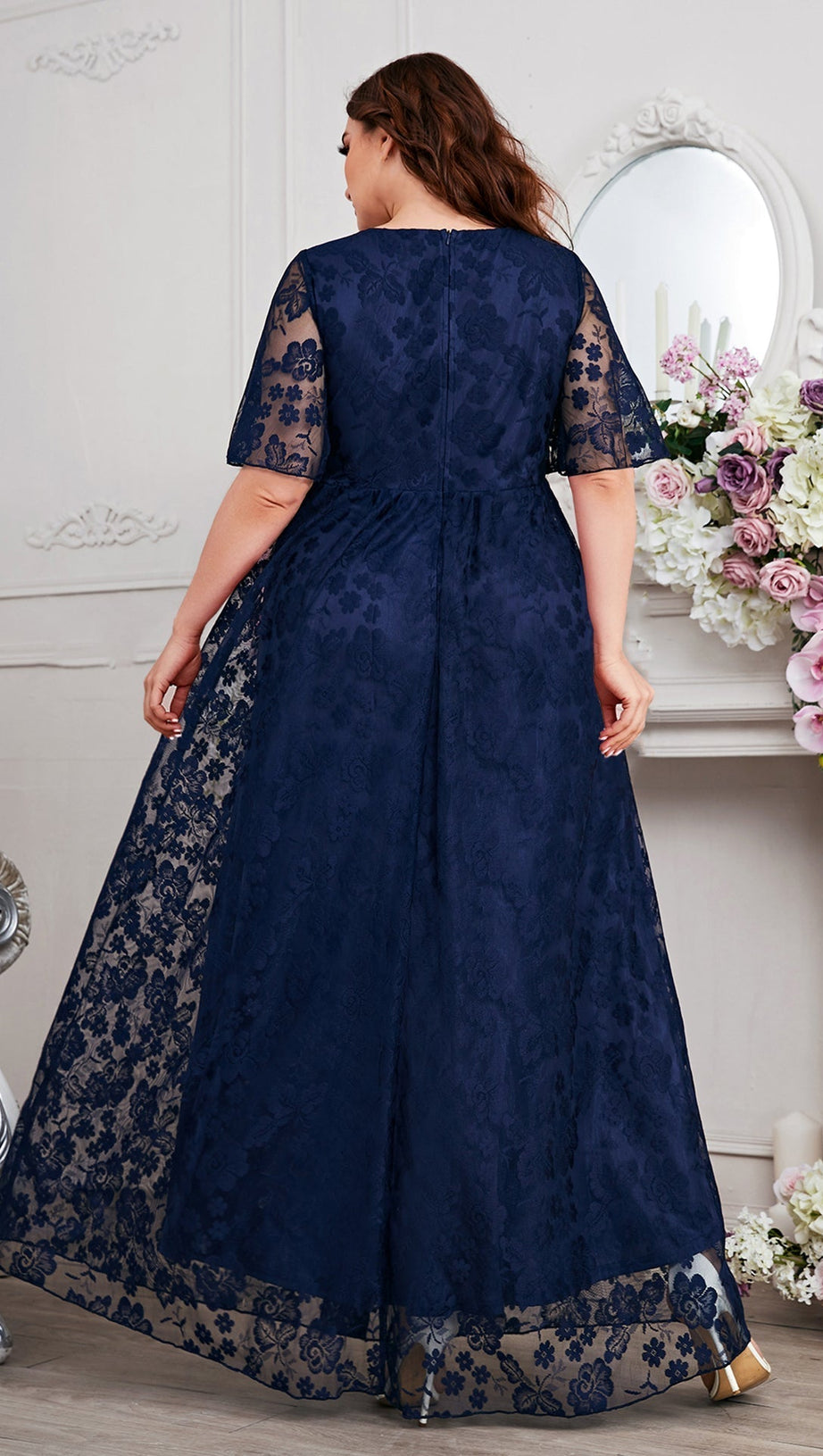 Priscilla Maxikleid mit V-Ausschnitt und Spitze 