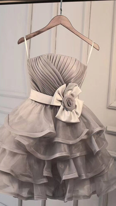 Rotes Minikleid mit Volant 