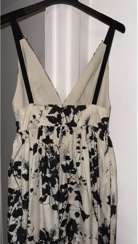 V NECK FLORAL PRINTED MINI DRESS IN WHITE