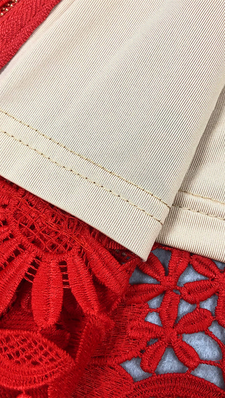 Schulterfreies Midikleid mit Blumen-Cut-Out