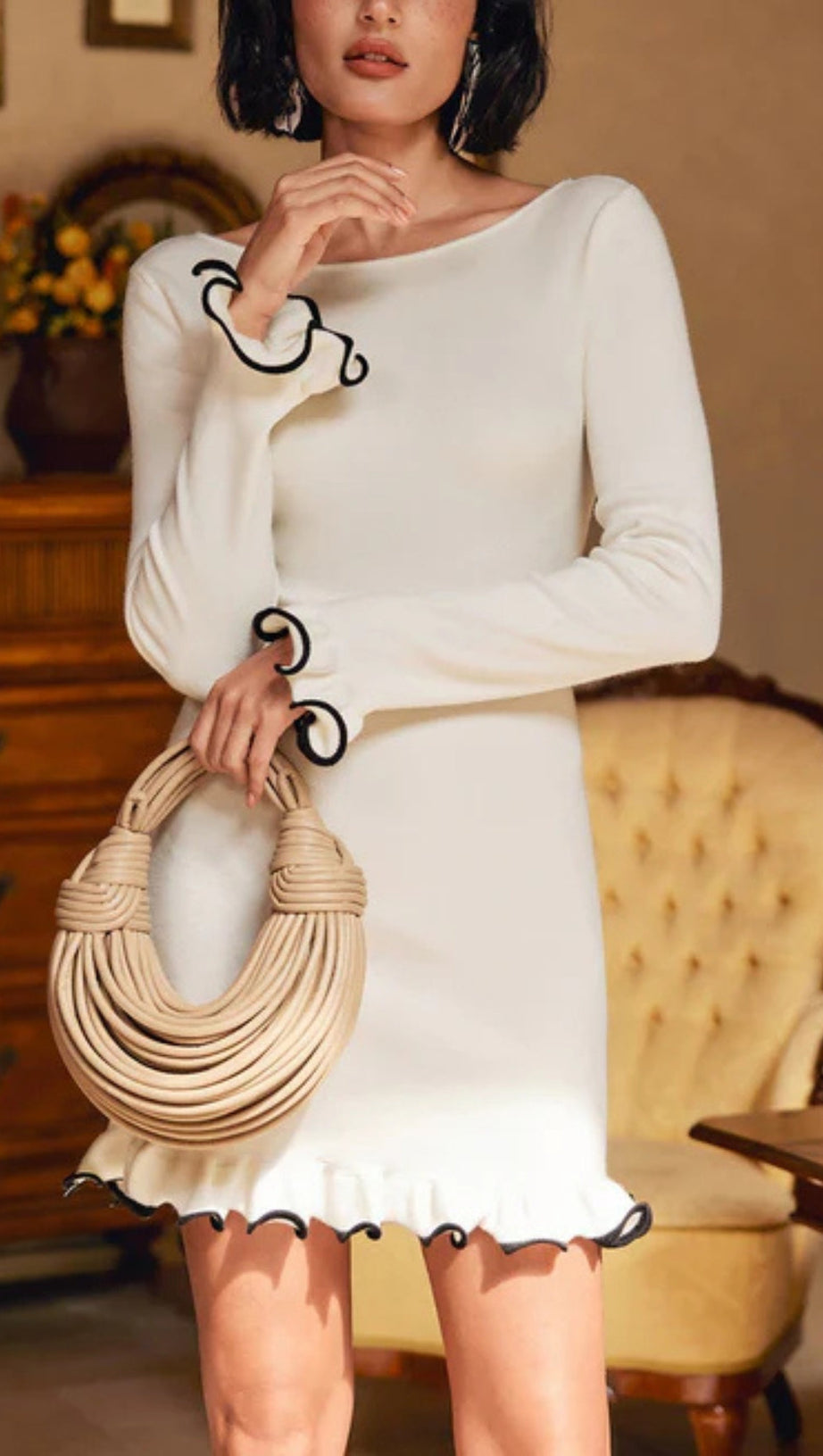 TIONNE LANGÄRMELIGES MINIKLEID AUS STRICK MIT RÜSCHEN IN WEISS