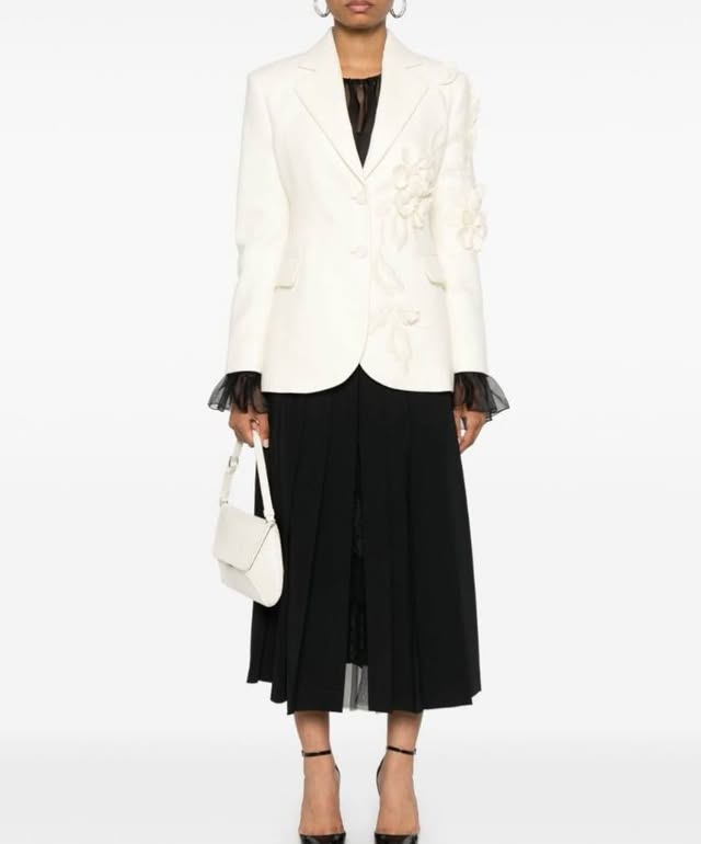 ELIZABETH WEISSER BLAZER MIT BLUMENAPPLIKATION