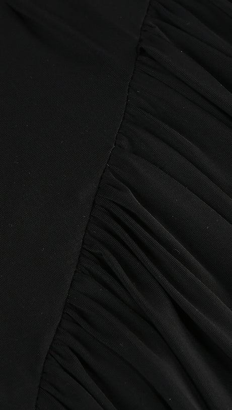 Funkelndes, figurbetontes Party-Minikleid mit Rundhalsausschnitt und drapiertem Bandage-Ausschnitt und Kristallen