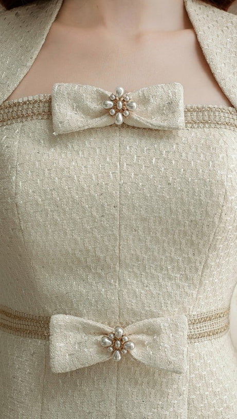 Tweedjacke und Tüllrock in Aprikose