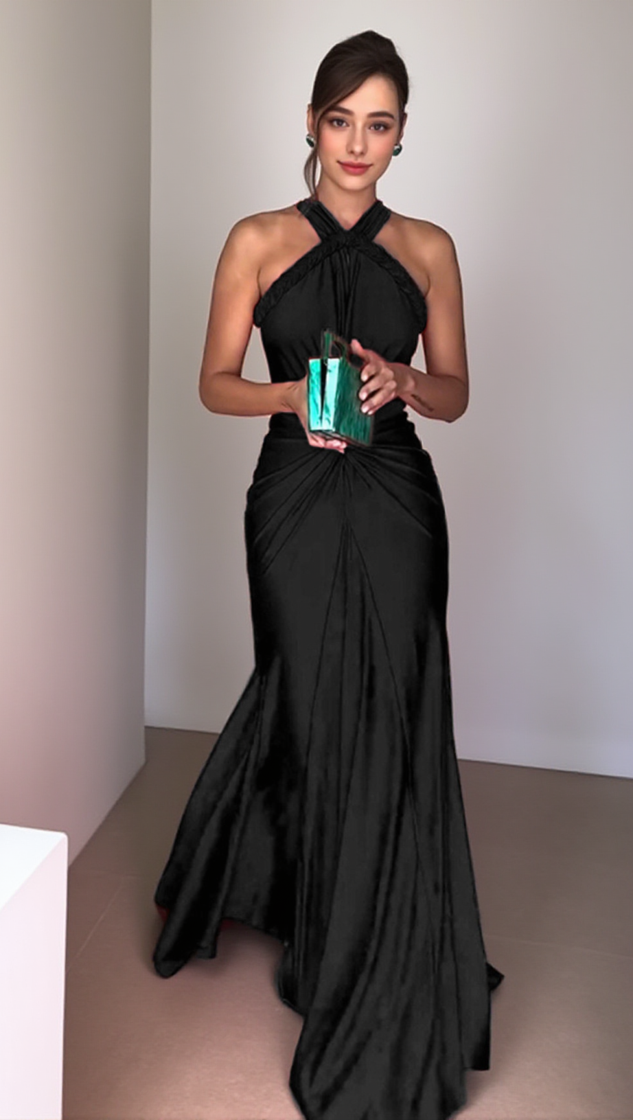 Neckholder-Maxikleid mit geflochtenem Drapierung in Schwarz