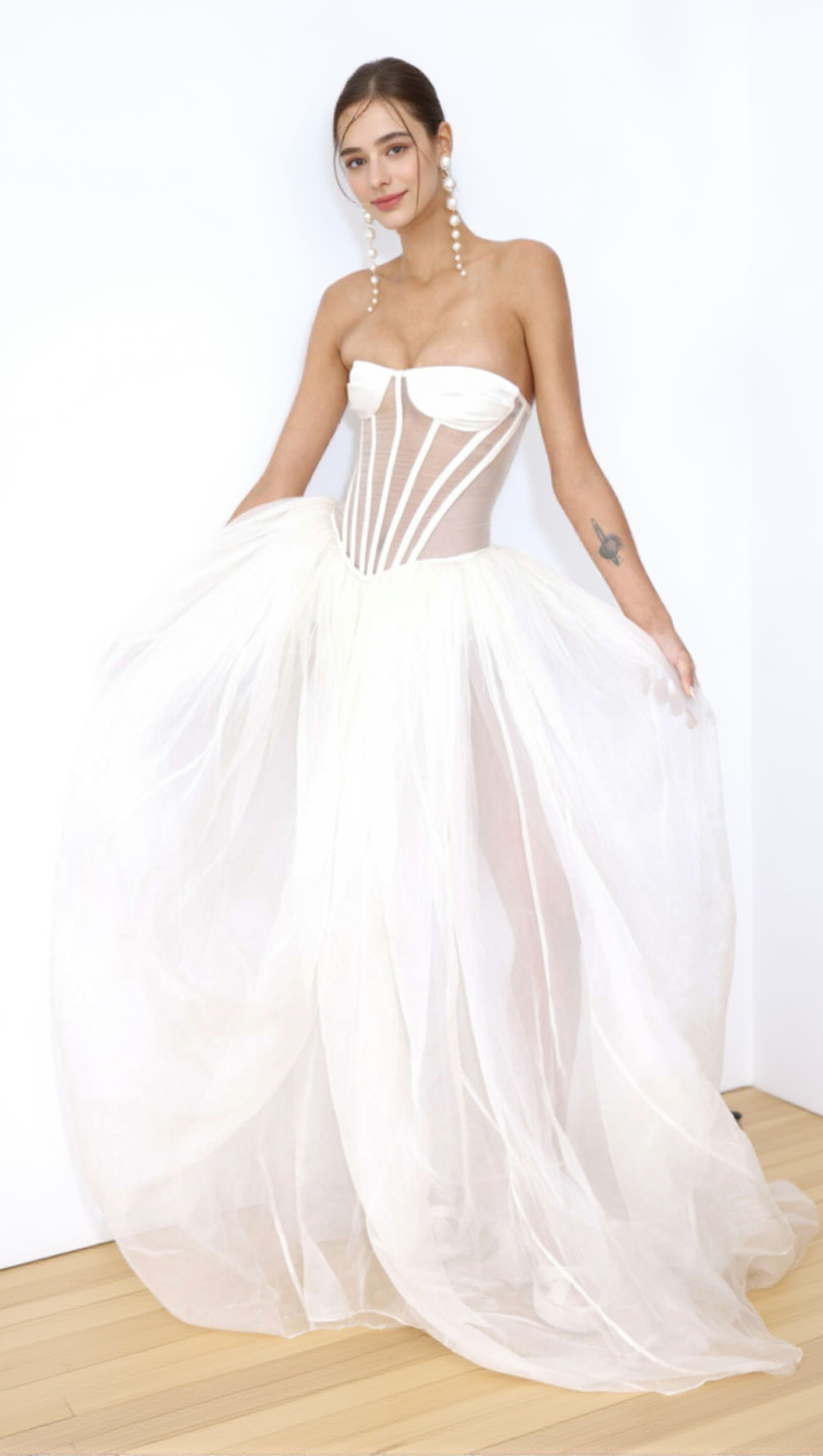 ODILE STRAPLESS GOWN IN WHITE