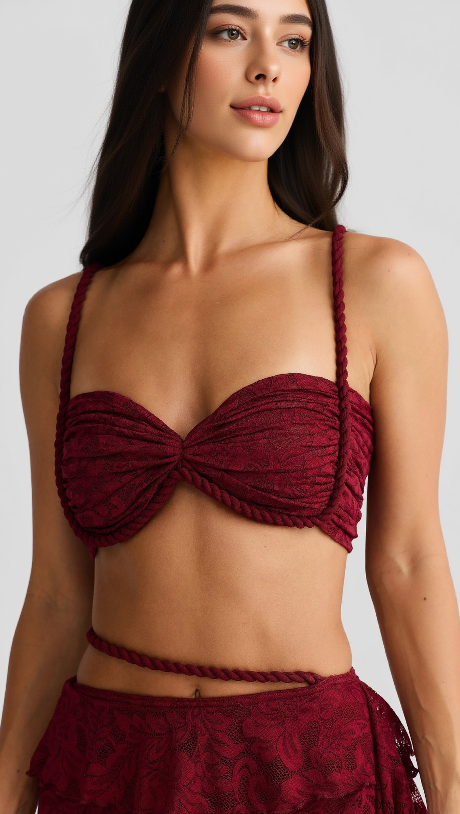 Completo con gonna in pizzo e top corto in corda lavorata a mano, colore bordeaux