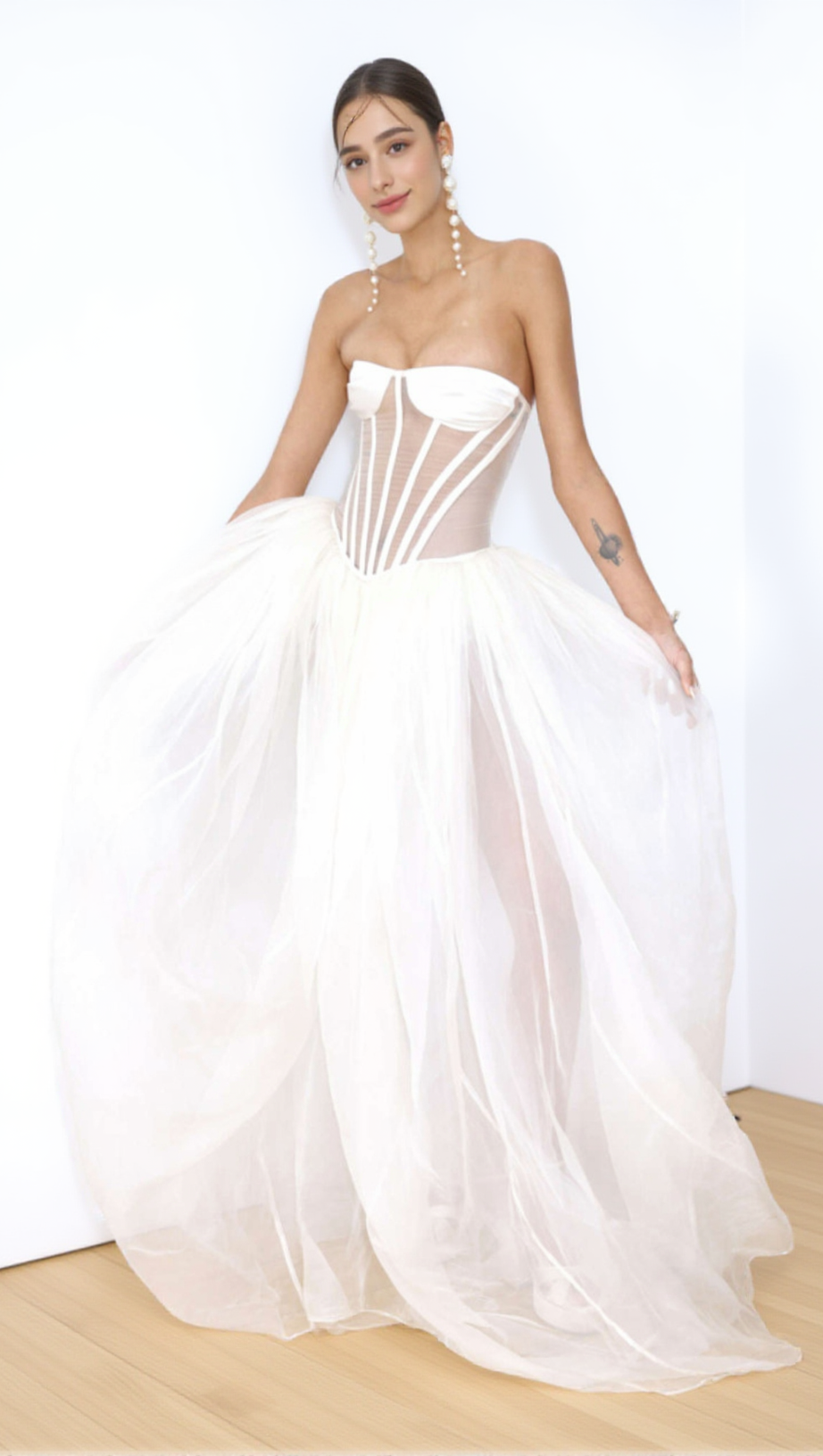 ODILE STRAPLESS GOWN IN WHITE