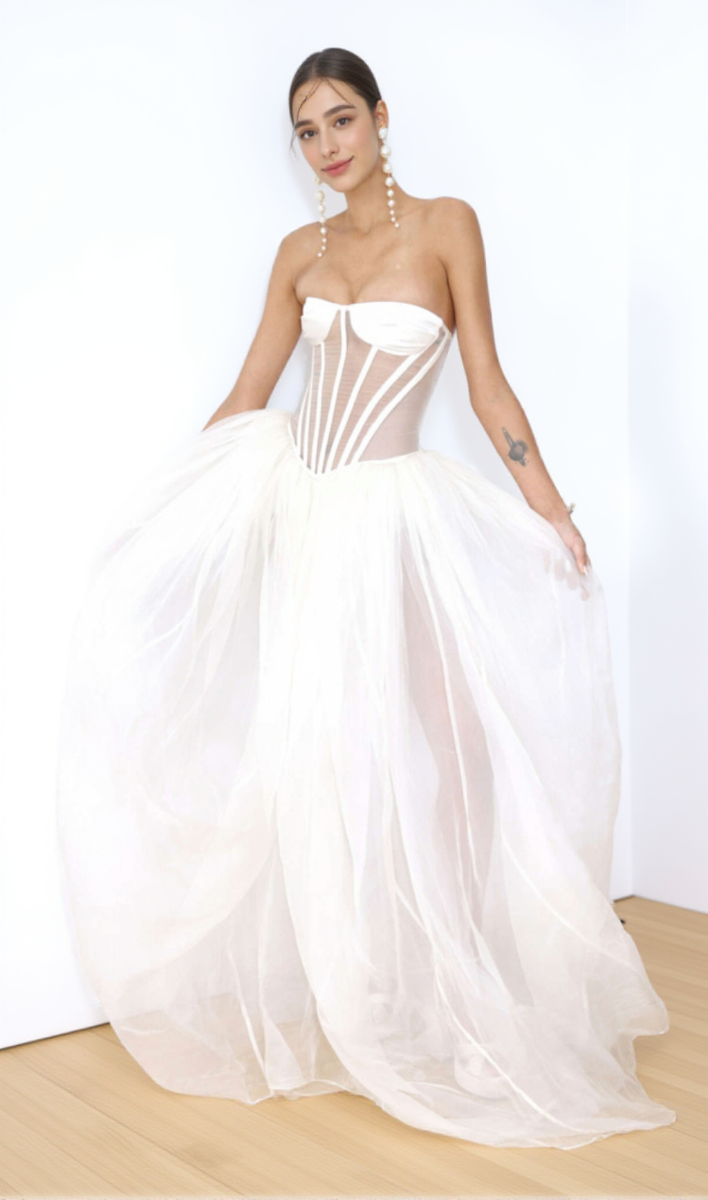 ODILE STRAPLESS GOWN IN WHITE