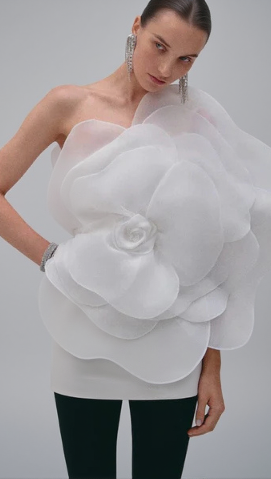 ONE SHOULDER FLOWER MINI DRESS