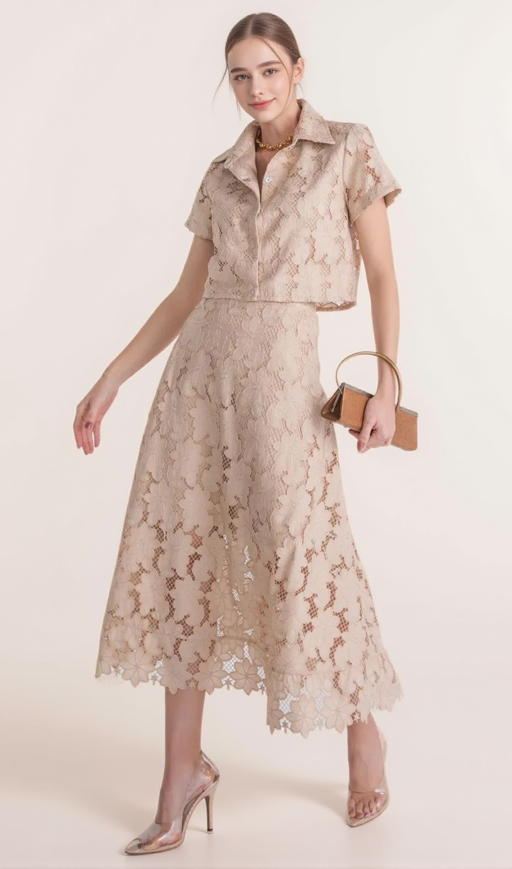 Completo con gonna midi in rete guipure corta color albicocca