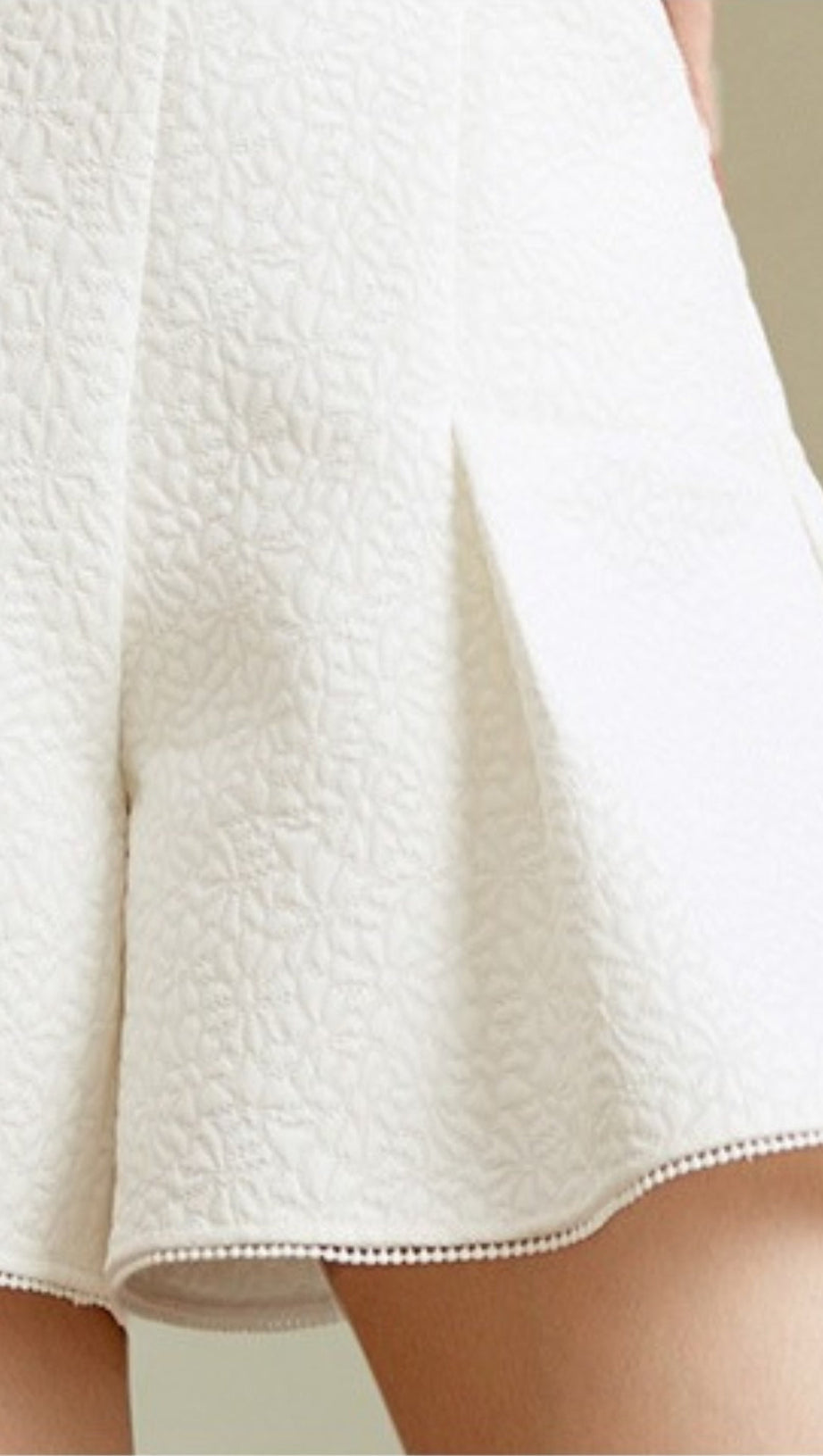 ABITO DUE PEZZI IN RETE BIANCA