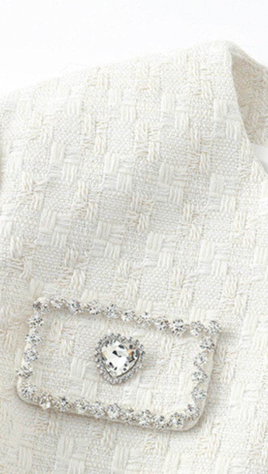 FEDERKURZROCK-ANZUG IN WEISS