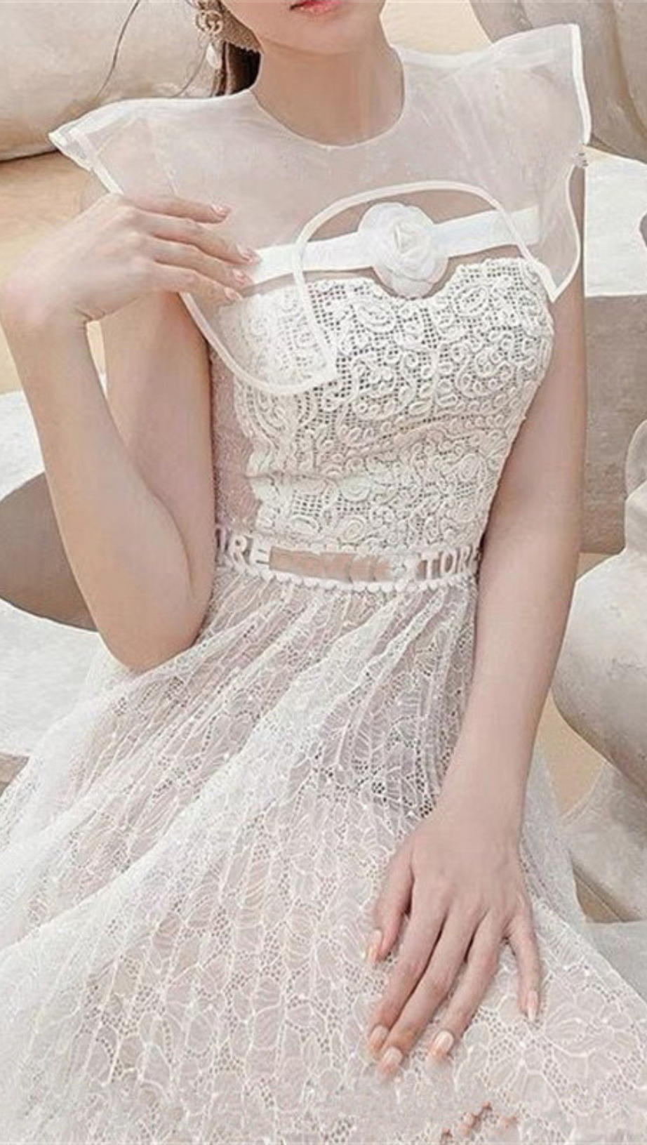CREW NECK PLAIN PLEATED FLOWER LACE MIDI DRESS