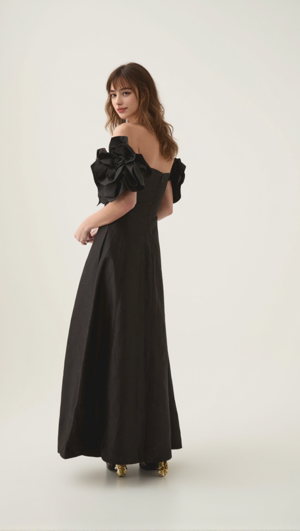 AIIZIE ETTA FLOWER STRAPLESS MIDI DRESS IN BLACK - product image