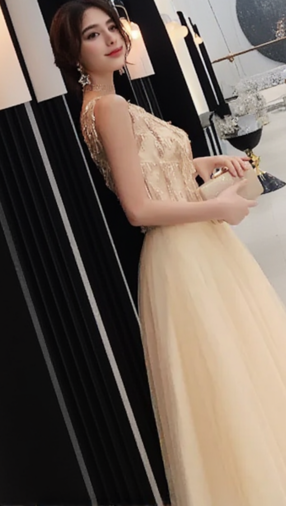 Goldenes Pailletten-Heimkehrkleid