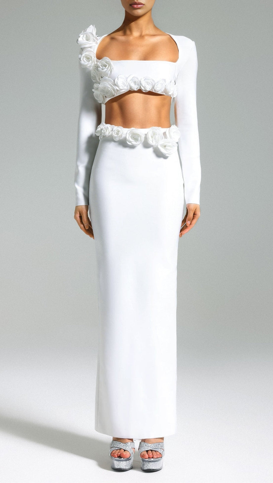 ABITO BIANCO A FIORI