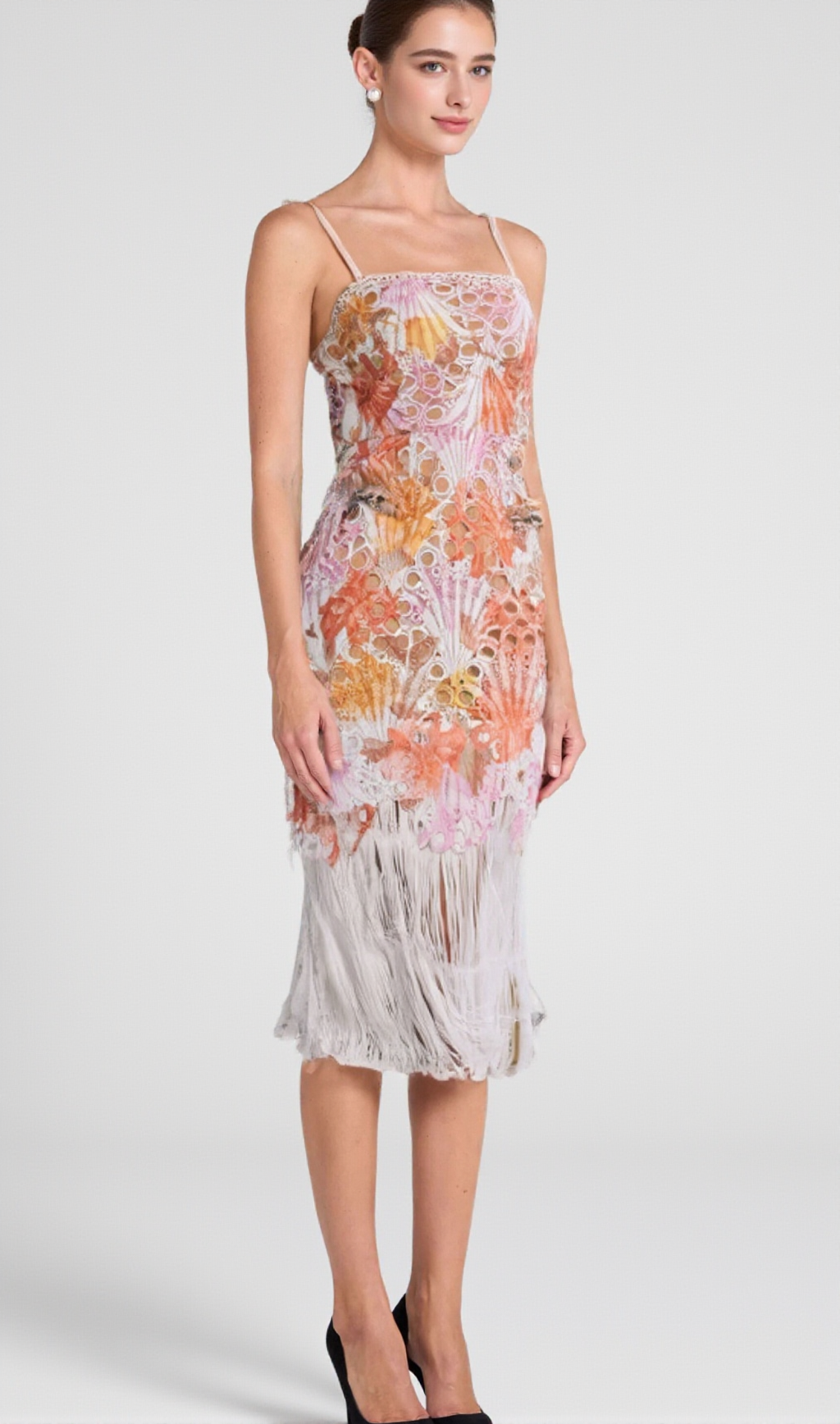 MEHRFARBIGES MIDIKLEID MIT STICKEREI UND HOHLFRANSEN