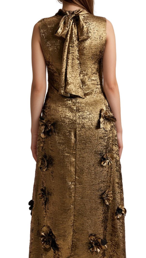 Adela – Maxikleid mit 3D-Blumenverzierung in Gold