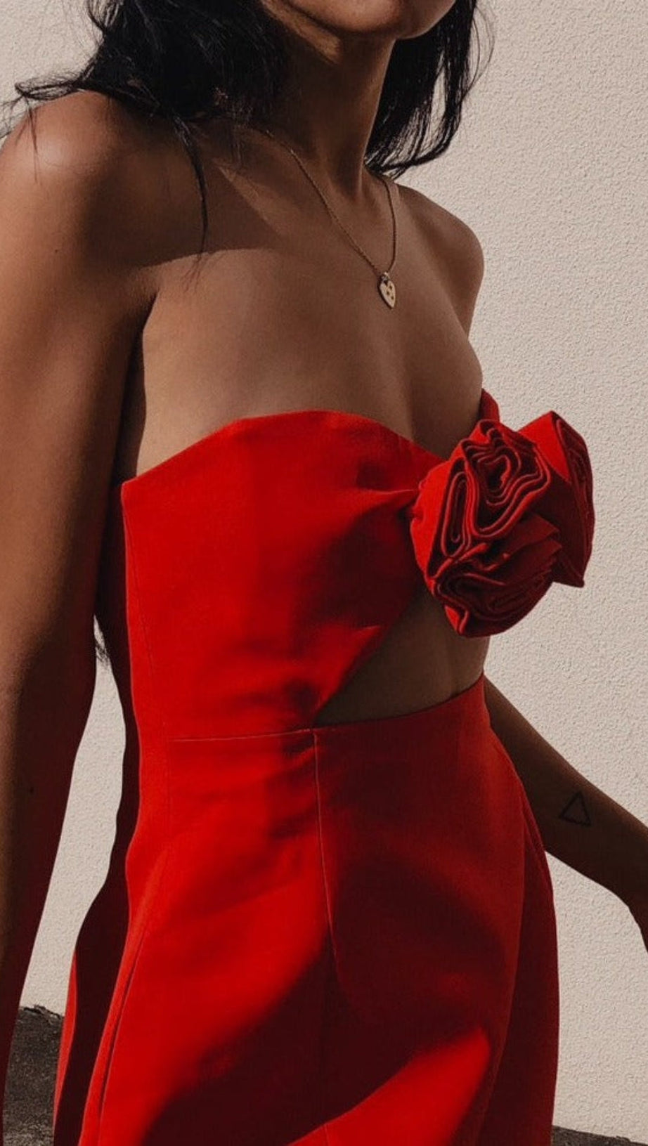 RED STRAPLESS CUTOUT MINI DRESS