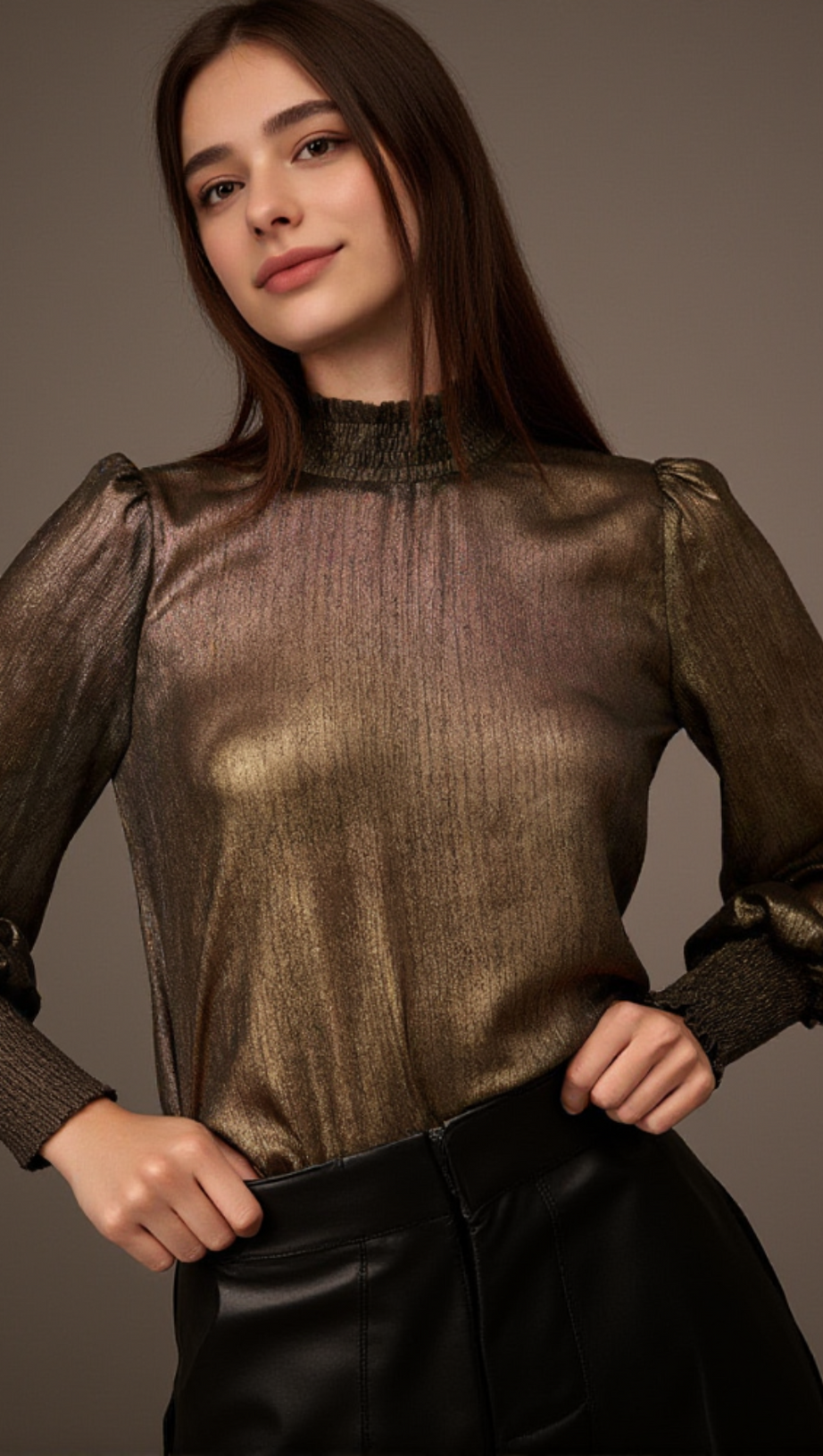 GOLDEN AGE METALLIC-TOP MIT BISCHOFÄRMELN UND STEHKRAGEN