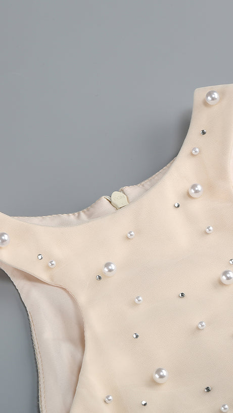 Schulterfreies, tailliertes, perlenverziertes Fischschwanzkleid 