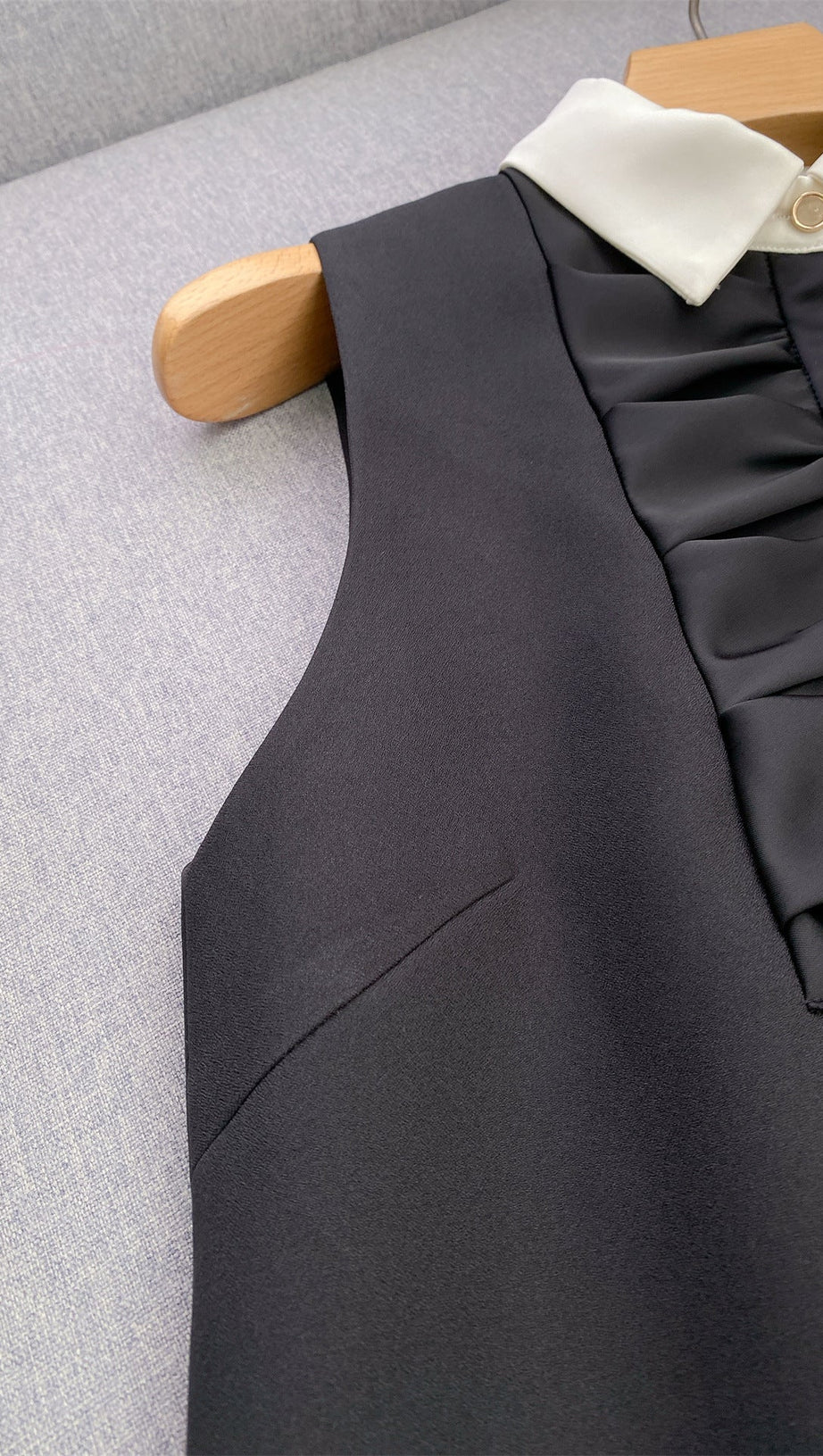 Elegant Black Mini Dress for Women | Chic Contrast Collar & Sleeveless Shift
