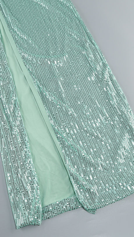 Glitzerndes, Paillettenbesetztes, gedrehtes, gerüschtes, hochgeschlitztes Unterkleid für den Abend