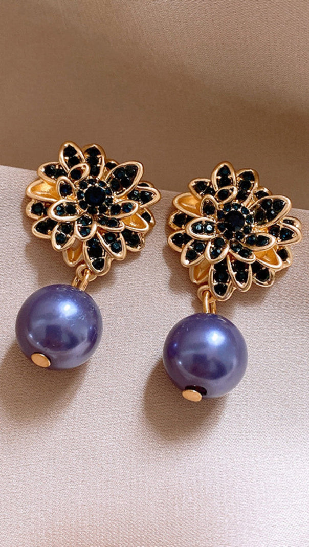 AIIZIE DANILO FLOWER PEARL EARRINGS - product image