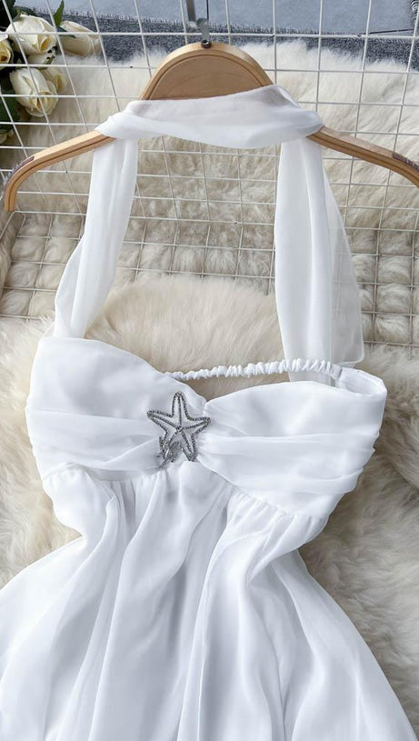 Elegantes weißes trägerloses Maxikleid 