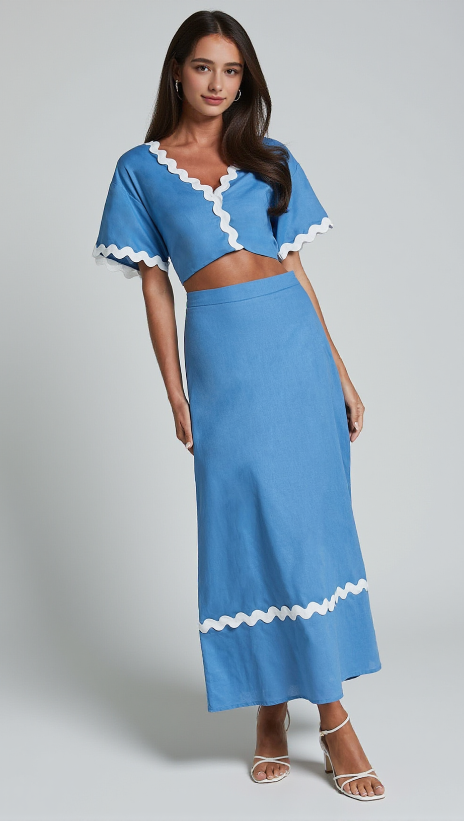 COMPLETO DUE PEZZI BLYTHE - MANICA CORTA CON ORLO ONDA E GONNA A TRAPEZIO IN BLU