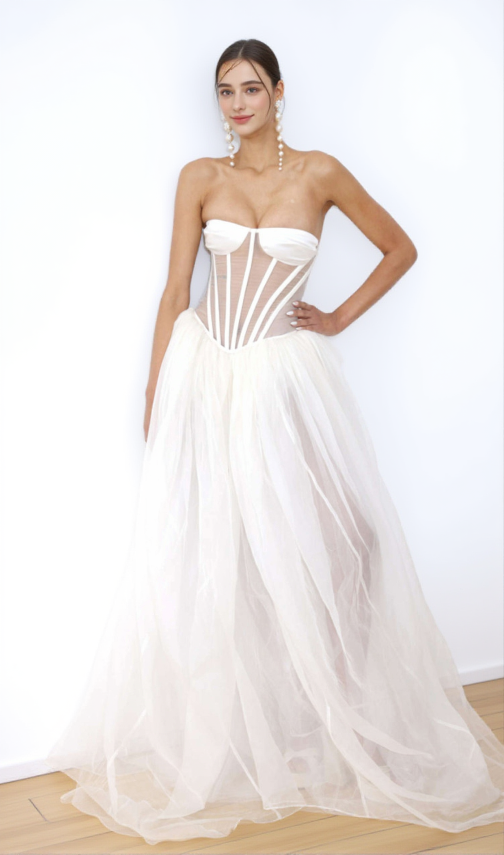 ODILE STRAPLESS GOWN IN WHITE