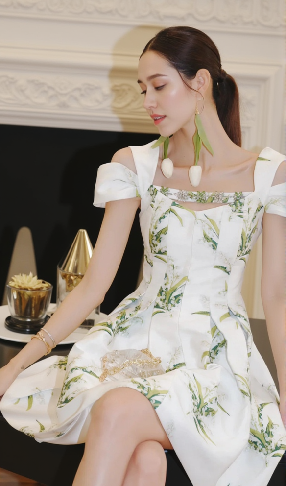 FLORAL PRINTED MINI DRESS IN WHITE