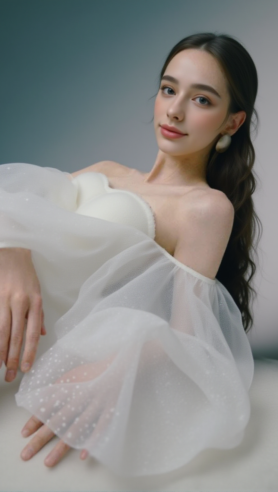 Winni – Trägerloses Minikleid aus Netzstoff in Weiß