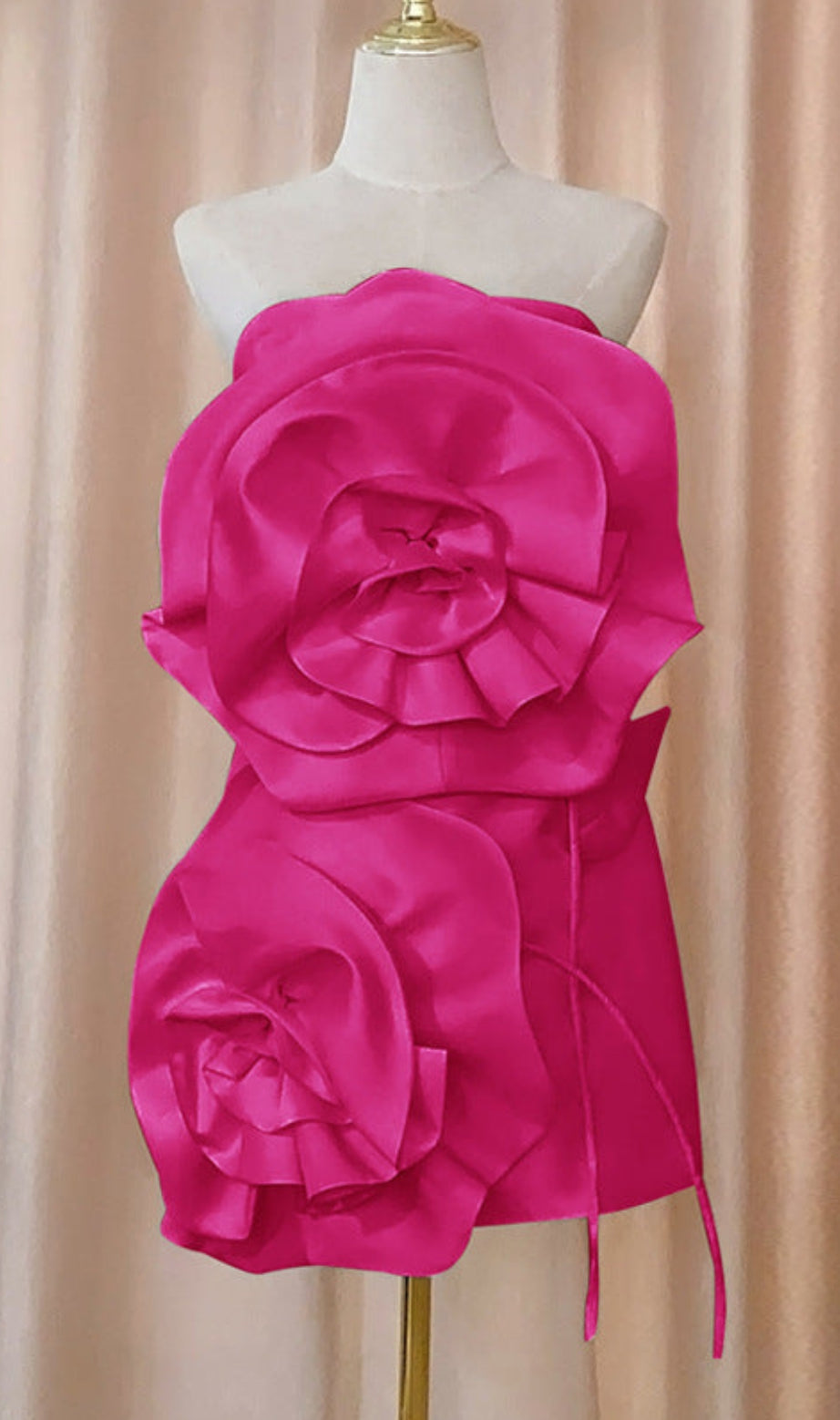 TRÄGERLOSES MINIKLEID MIT BLUMEN IN PINK
