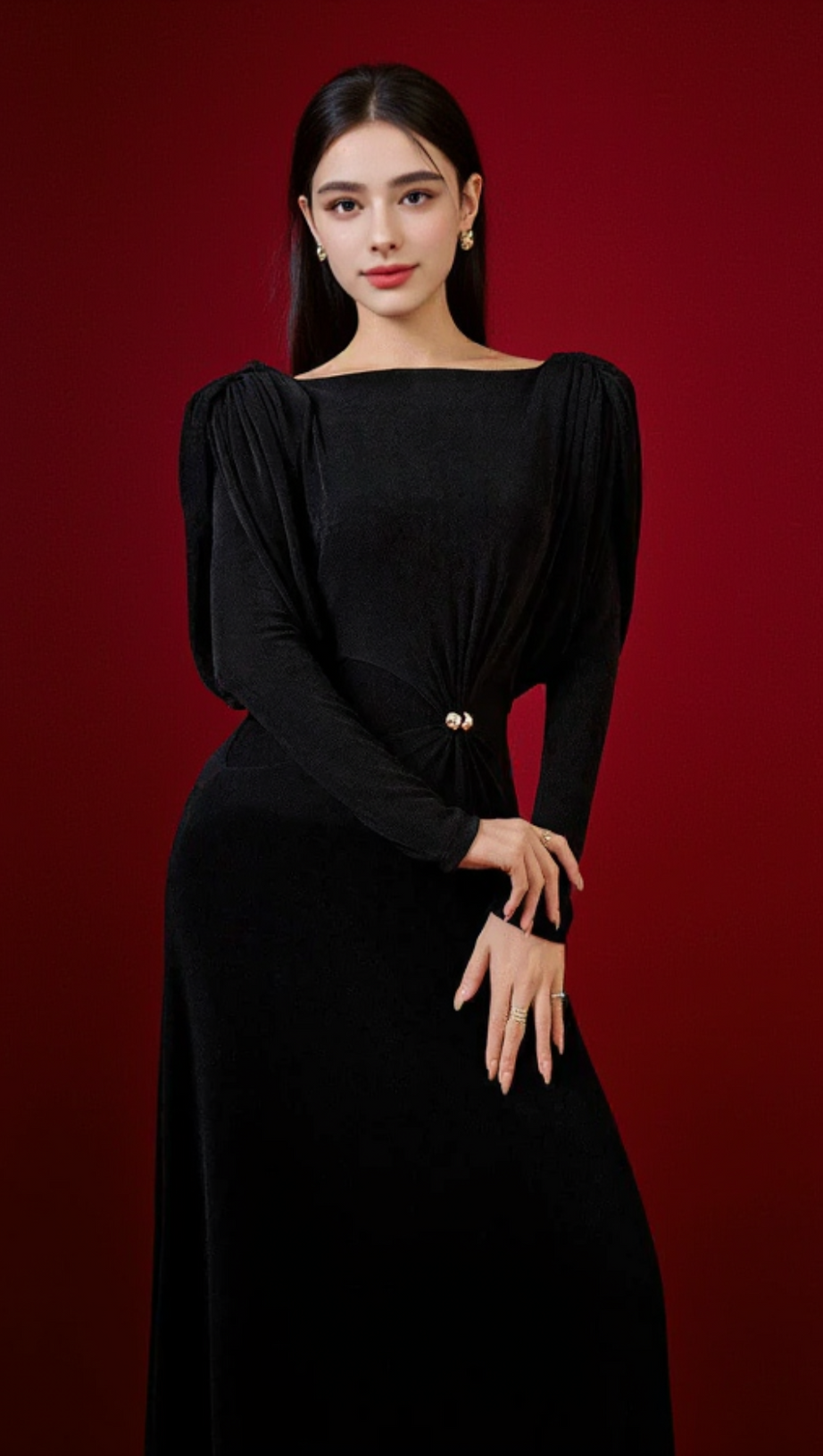 schwarzes, gerade geschnittenes Maxikleid aus Strickstoff mit U-Boot-Ausschnitt