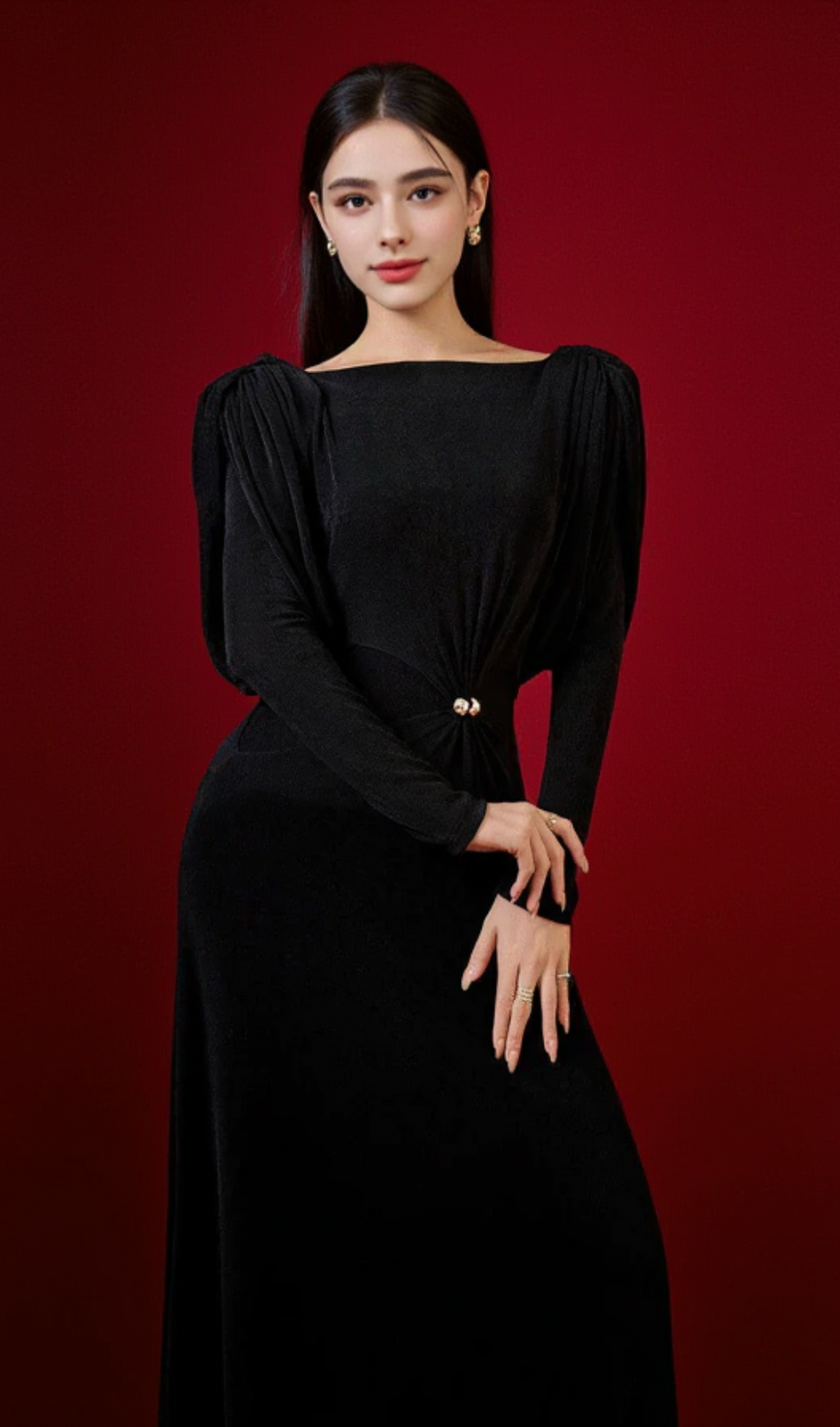 schwarzes, gerade geschnittenes Maxikleid aus Strickstoff mit U-Boot-Ausschnitt