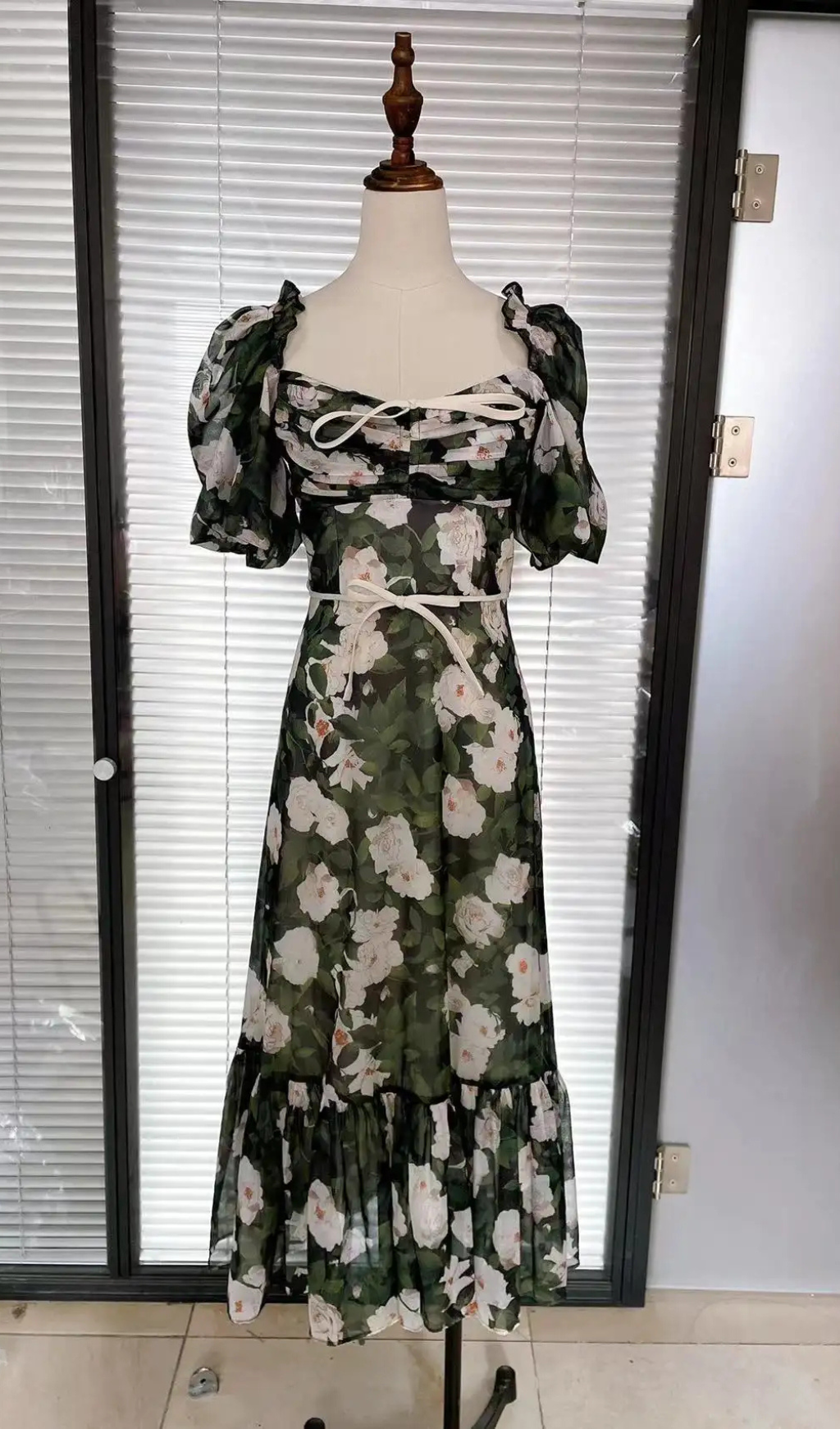 PUFF SLEEVE FLORAL PRINTED MIDI DRESS IN GREEN