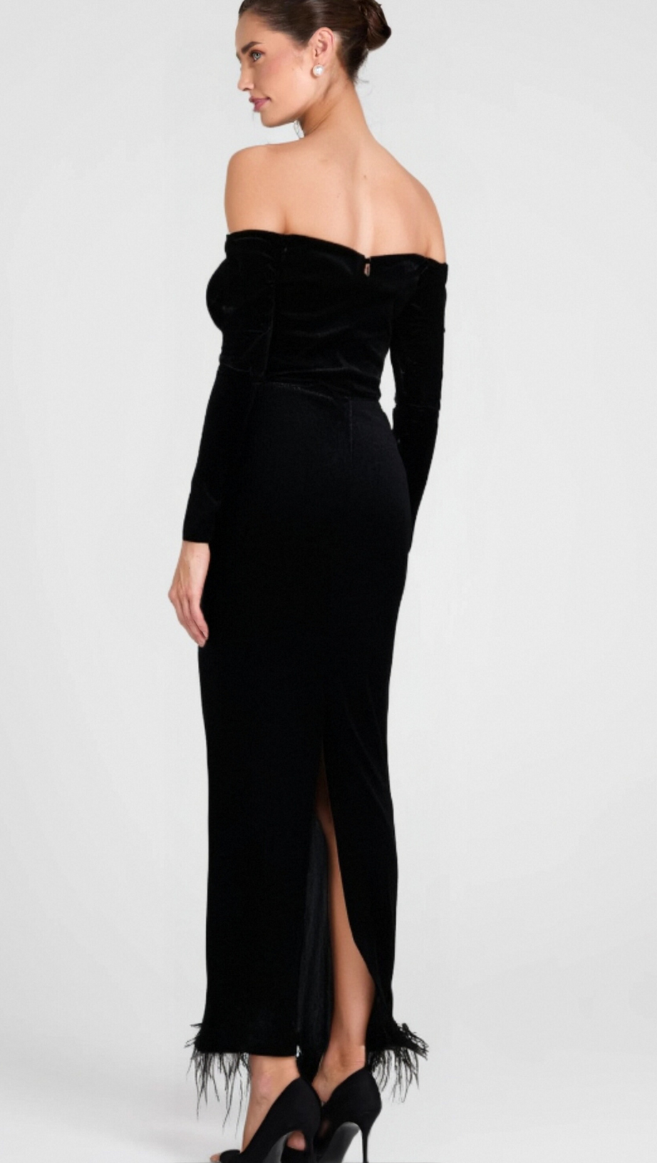 ZANNA OFF SHOULDERS FLOWERS VELVET MAXI DRESS IN BLACK
