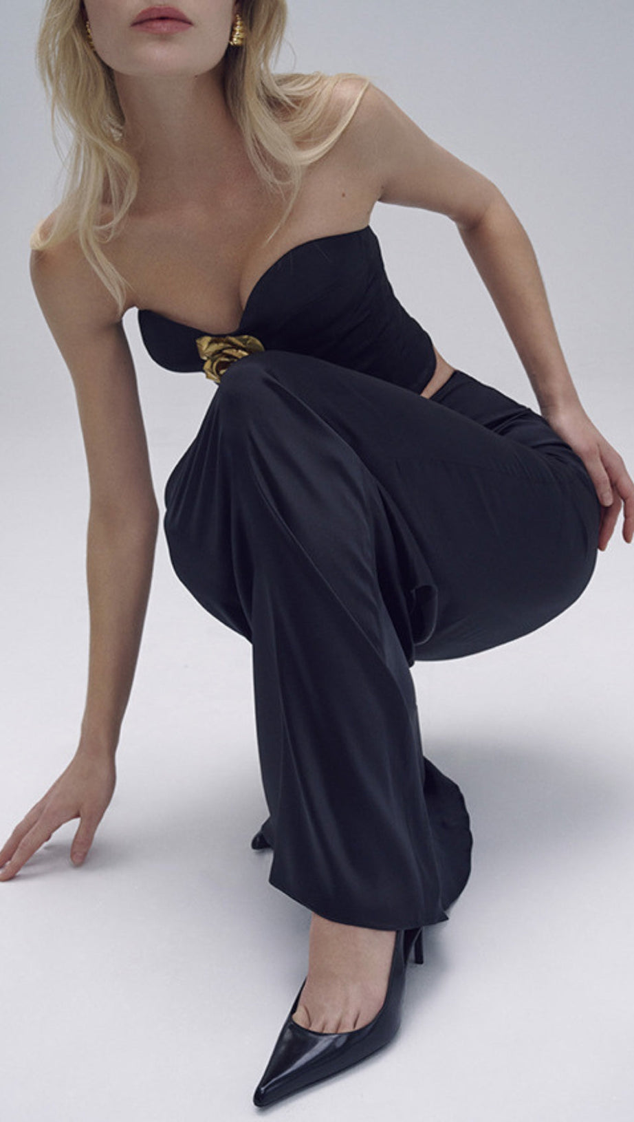 SET MIT 3D-BLUMENVERZIERUNG IN SCHWARZ